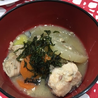 鮭缶と根野菜の生姜入り味噌汁